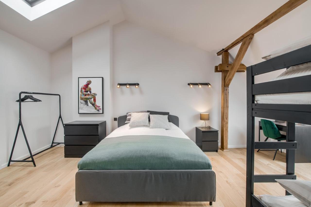 Big Design Apt - Sleeps 12 - Best Location Рига Екстериор снимка