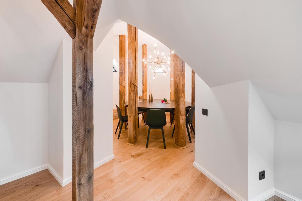 Big Design Apt - Sleeps 12 - Best Location Рига Екстериор снимка