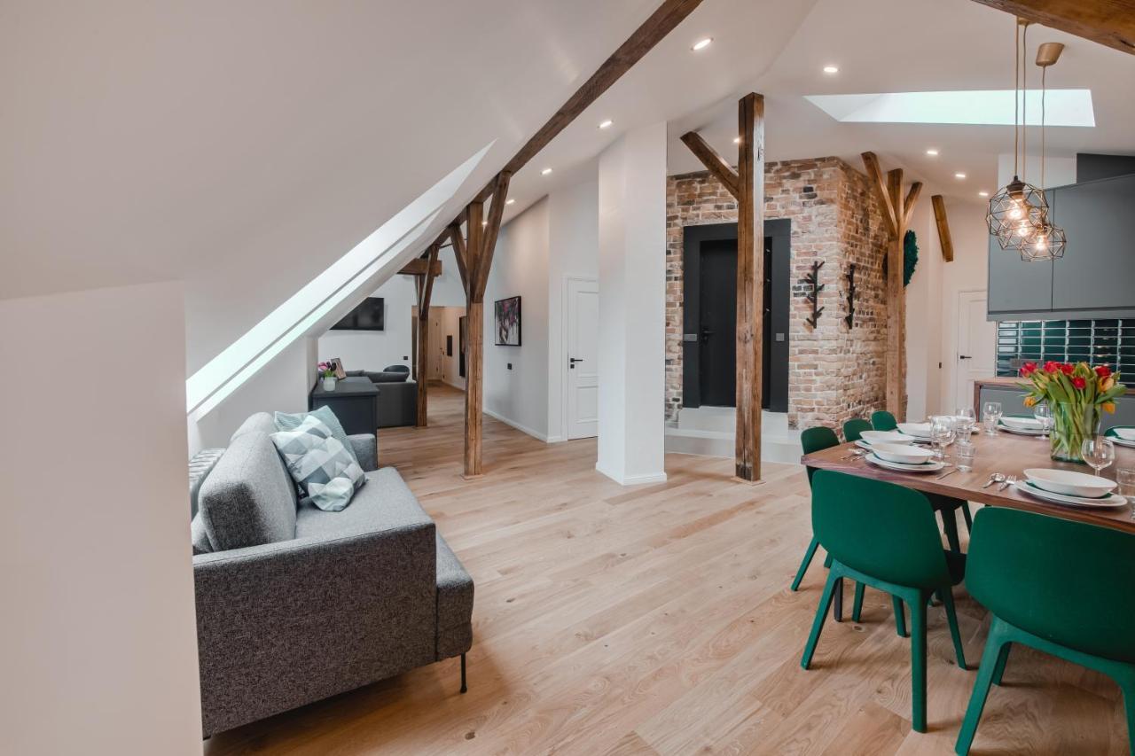 Big Design Apt - Sleeps 12 - Best Location Рига Екстериор снимка