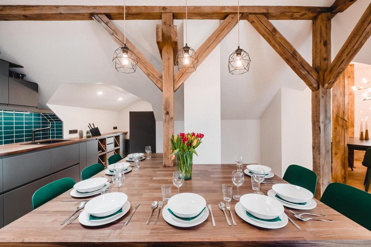 Big Design Apt - Sleeps 12 - Best Location Рига Екстериор снимка