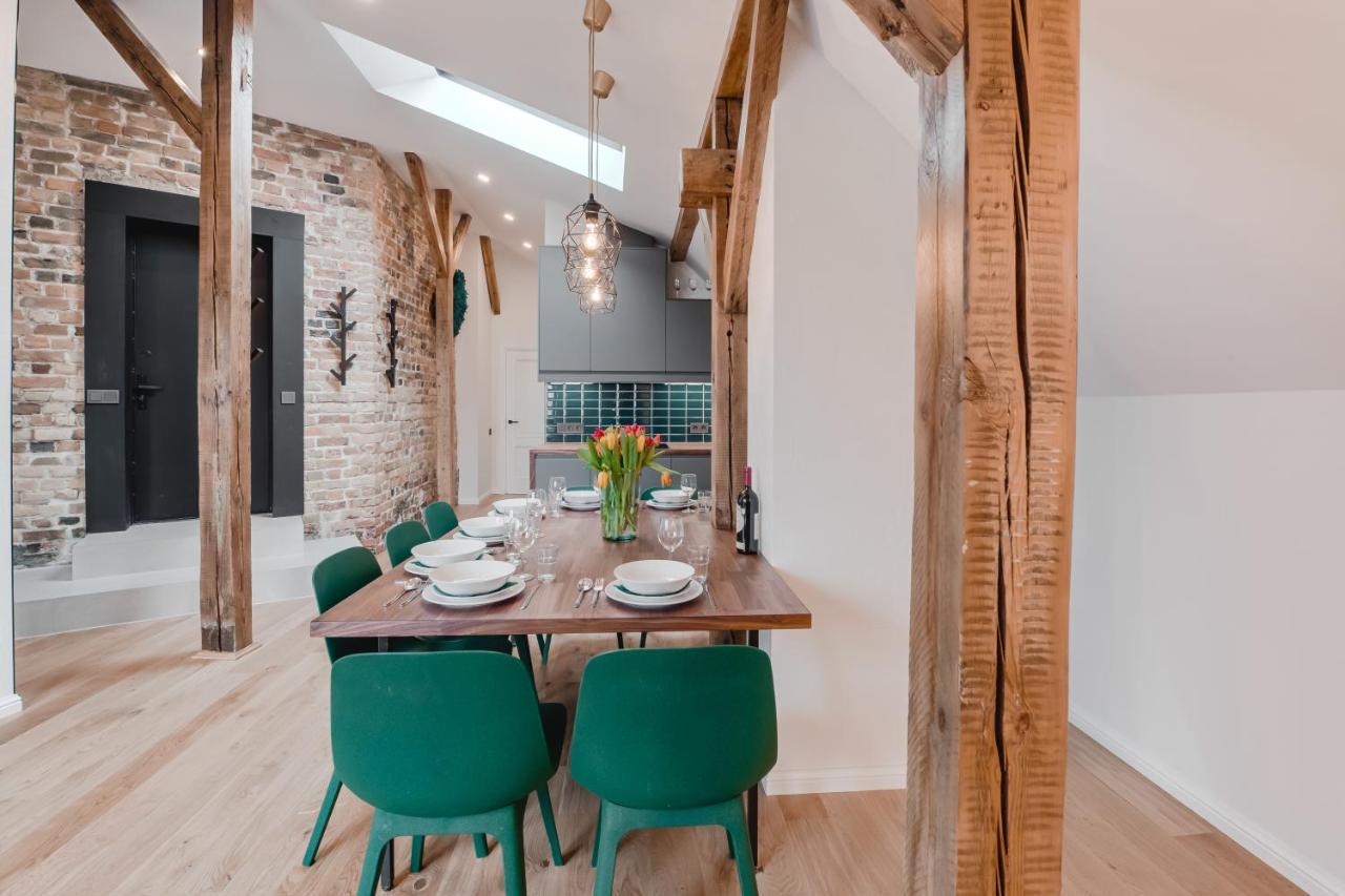 Big Design Apt - Sleeps 12 - Best Location Рига Екстериор снимка