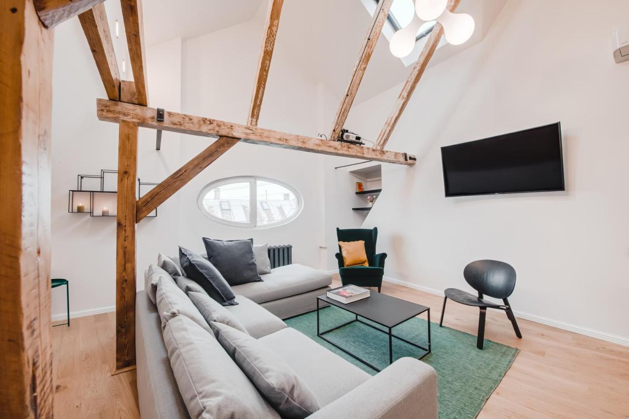 Big Design Apt - Sleeps 12 - Best Location Рига Екстериор снимка